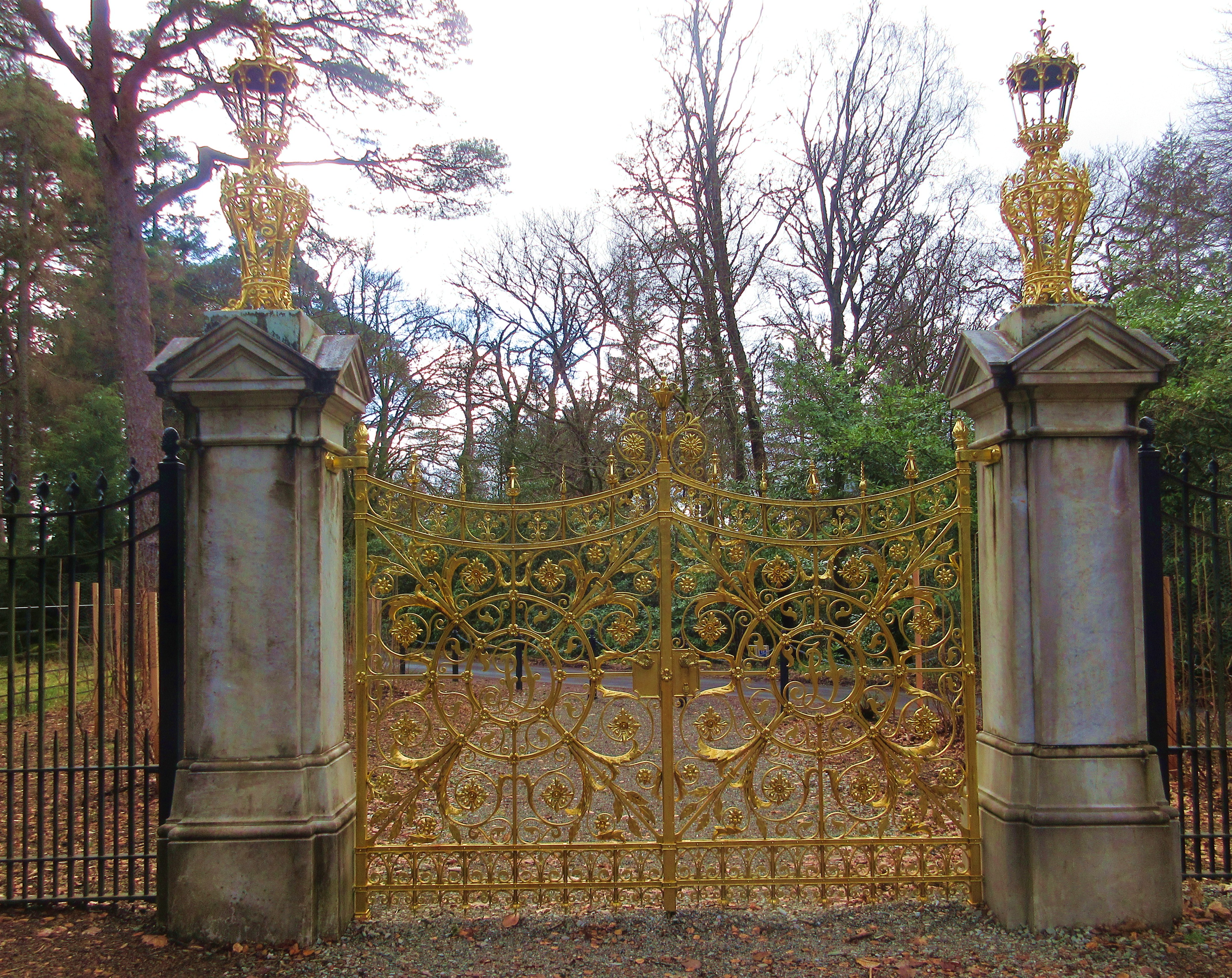BG gold gates